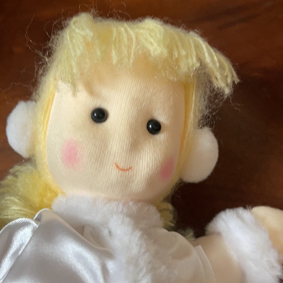 Musical plush ice skating girl adorable - Picture 4 of 4